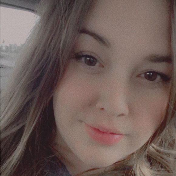 Meet your Posher, Breana - Picture 1 of 2